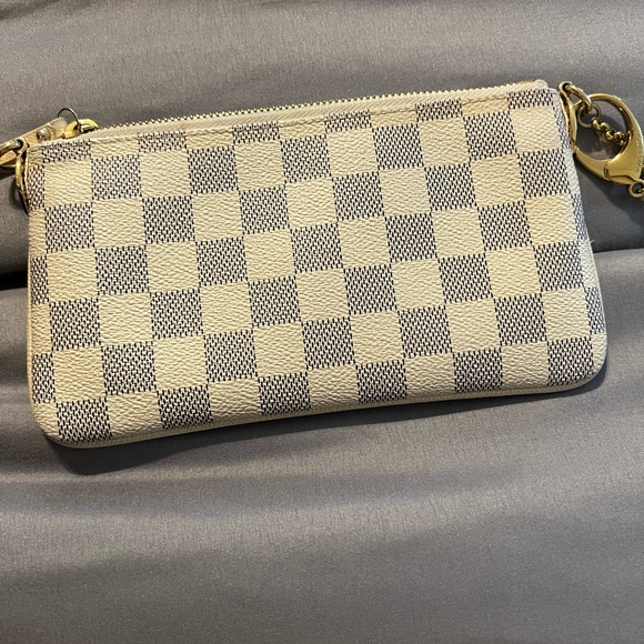 Louis Vuitton wristlet. - Picture 3 of 4